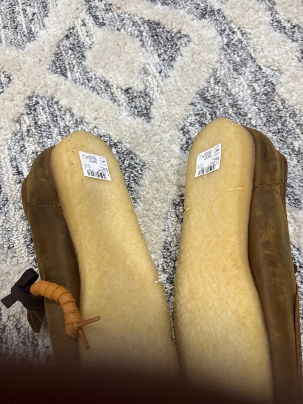 Clarks Wallabee Men's Tan Suede Chukka Boots - Picture 2 of 3
